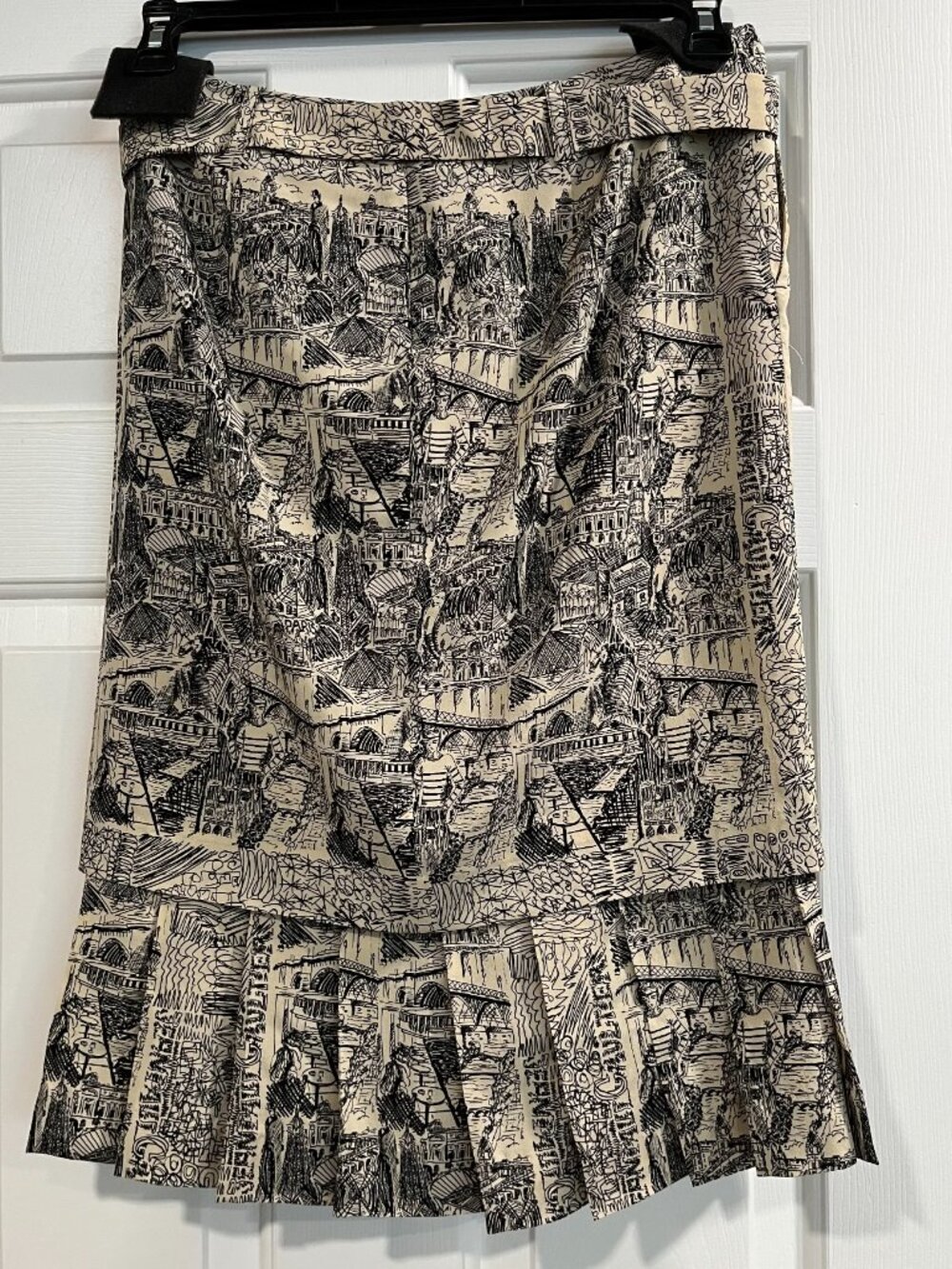 EUC JEAN PAUL GAULTIER FEMME Beige & Black Pencil Silk Skirt, Paris print, Sz 6 - Picture 5 of 16
